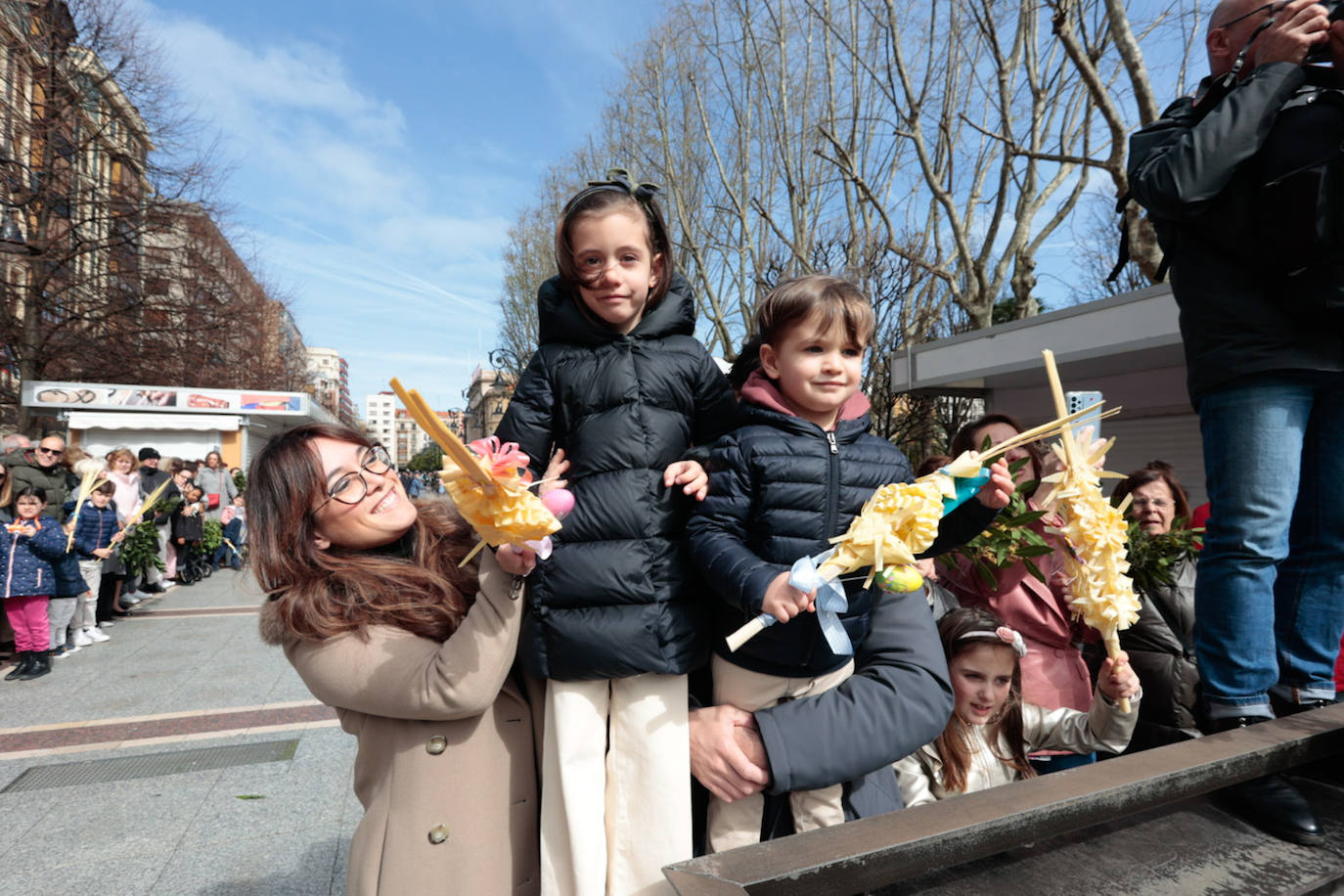 Asturias abre la Semana Santa con un multitudinario Domingo de Ramos