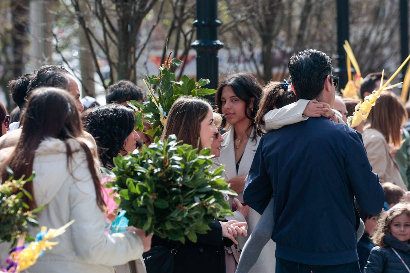 Asturias abre la Semana Santa con un multitudinario Domingo de Ramos