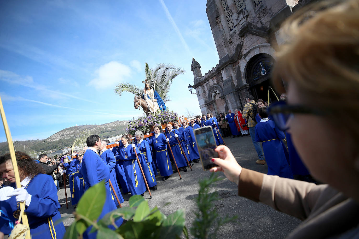 Asturias abre la Semana Santa con un multitudinario Domingo de Ramos