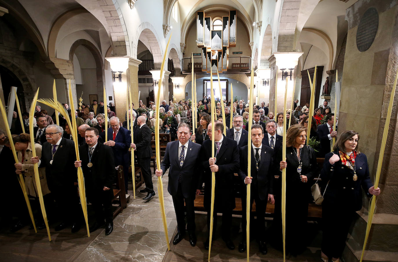 Asturias abre la Semana Santa con un multitudinario Domingo de Ramos