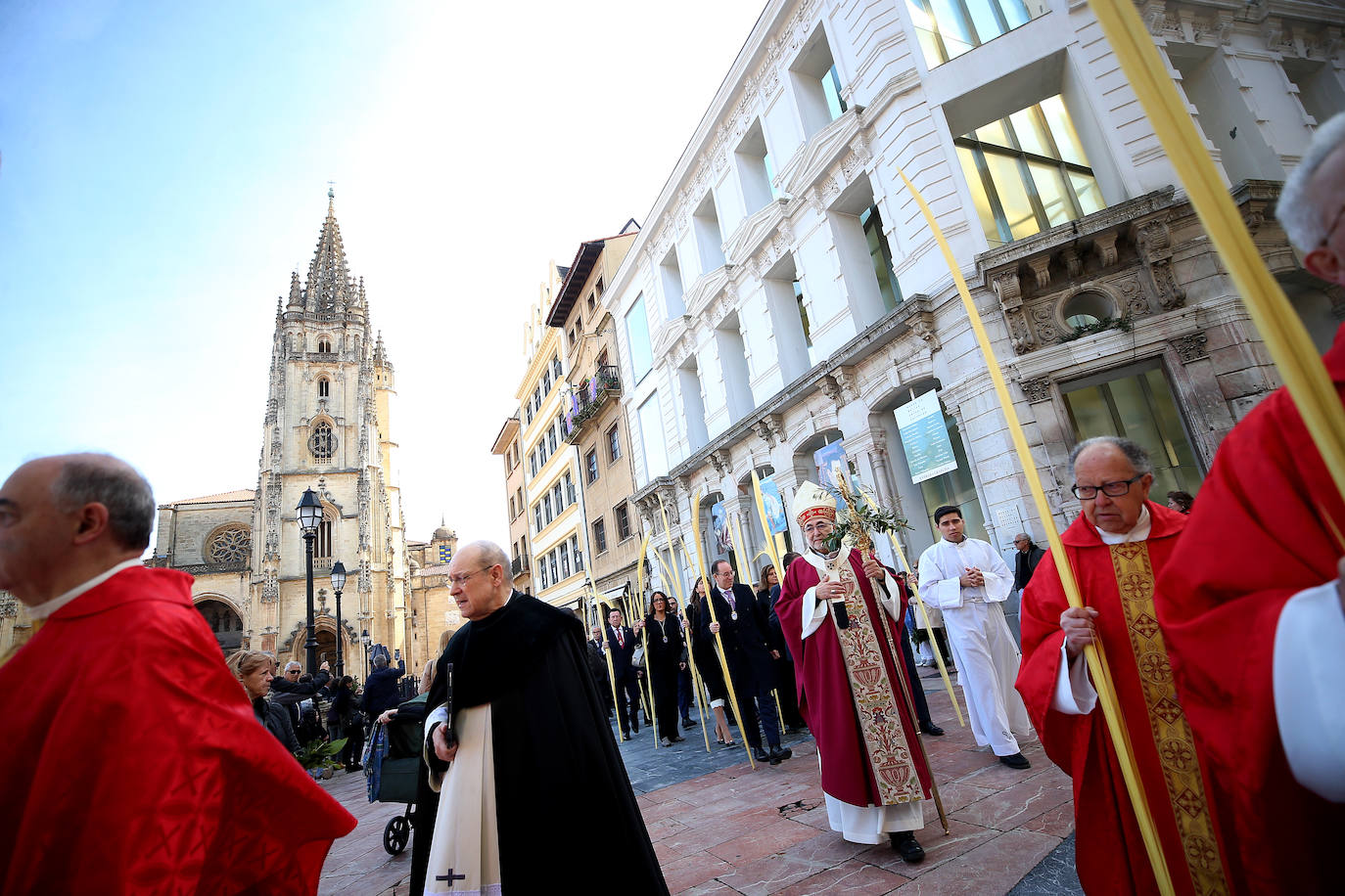 Asturias abre la Semana Santa con un multitudinario Domingo de Ramos