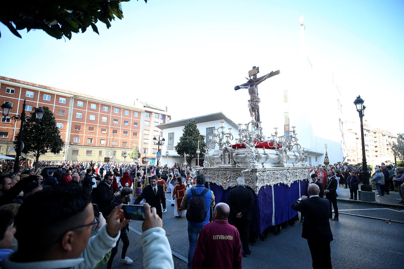 La Sagrada Lanzada de los Estudiantes toma las calles de Oviedo