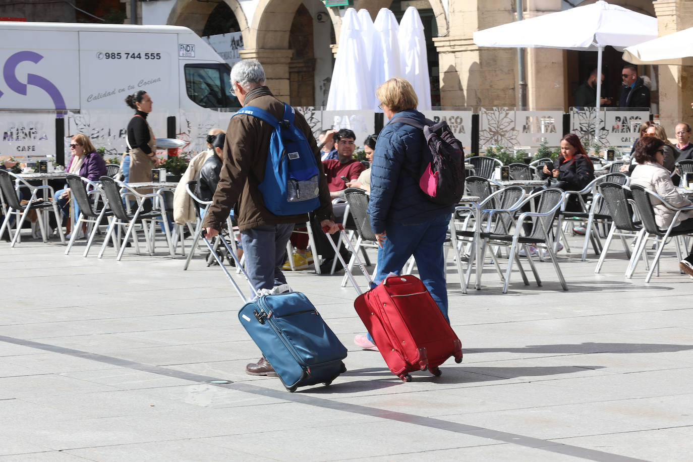 Los turistas disfrutan de Asturias pese al cambio en el tiempo para Semana Santa