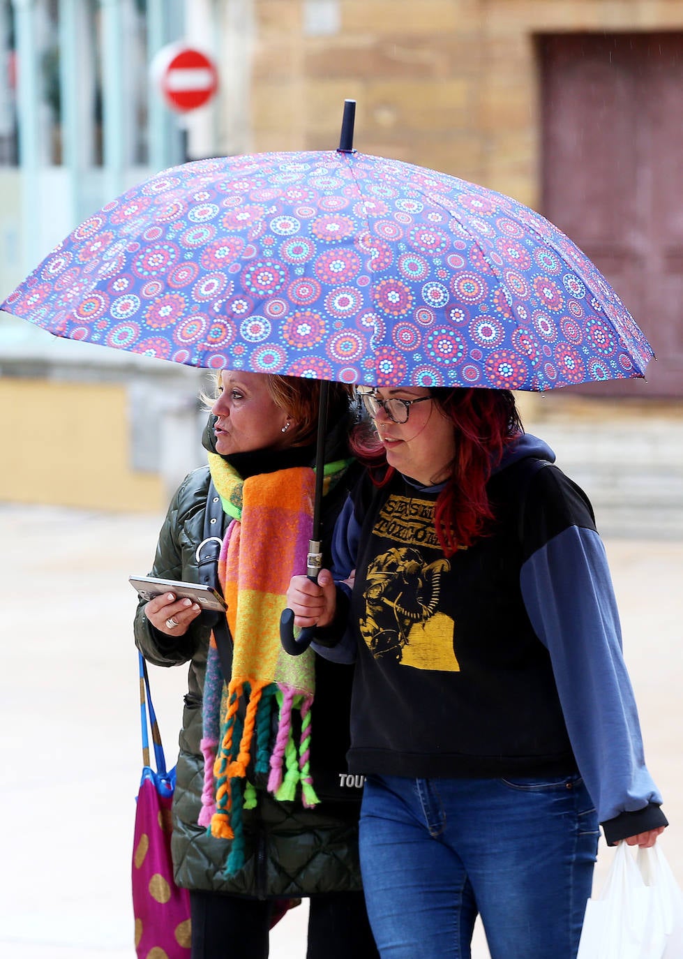 Los turistas disfrutan de Asturias pese al cambio en el tiempo para Semana Santa