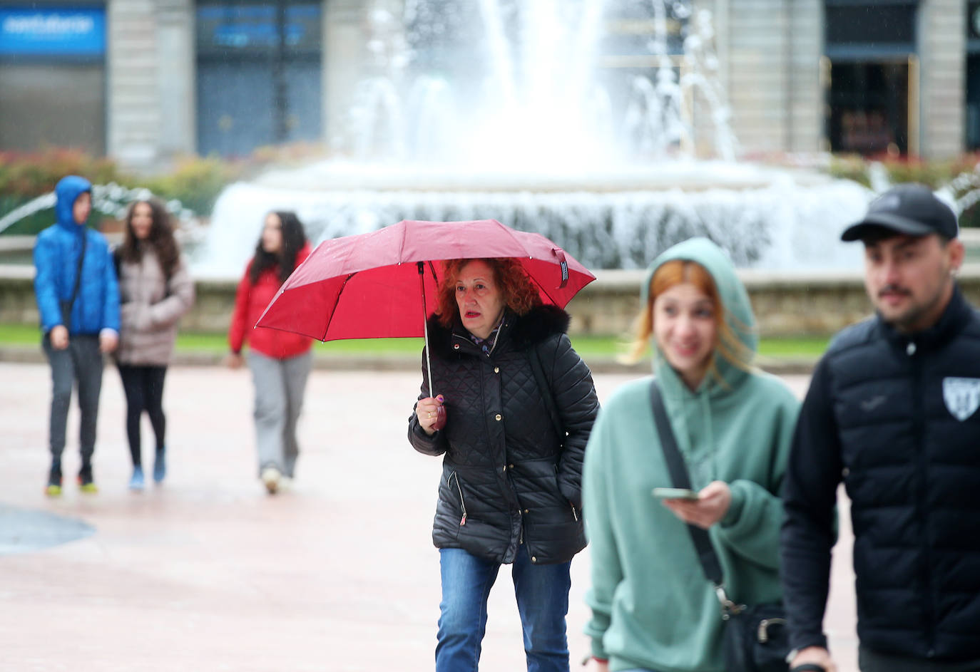 Los turistas disfrutan de Asturias pese al cambio en el tiempo para Semana Santa