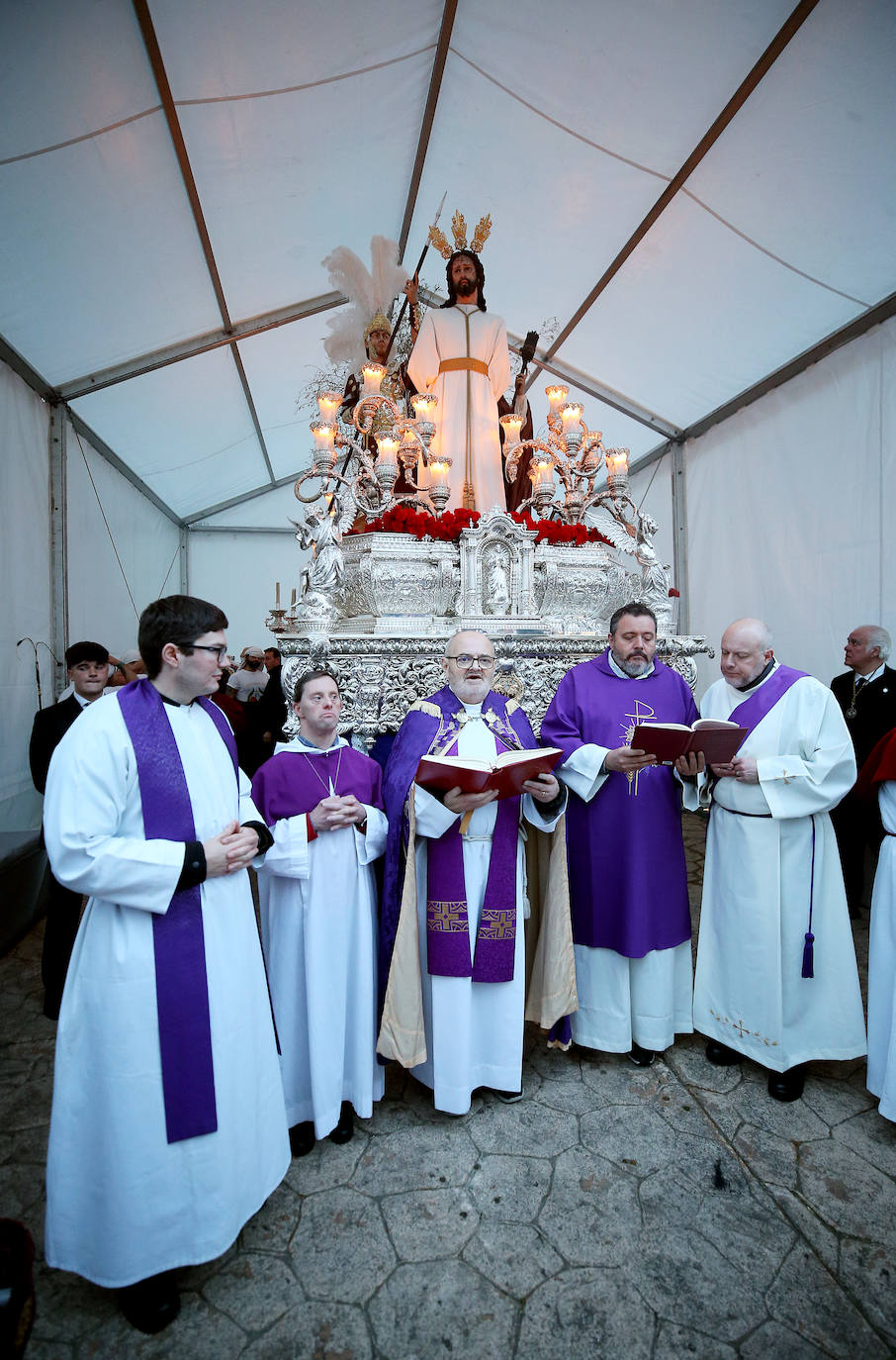La procesión del Prendimiento vence al mal tiempo