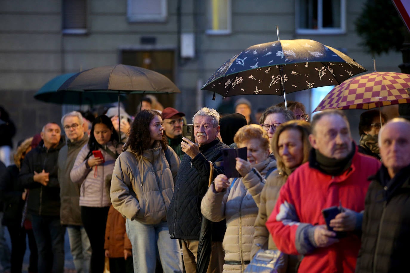 La procesión del Prendimiento vence al mal tiempo