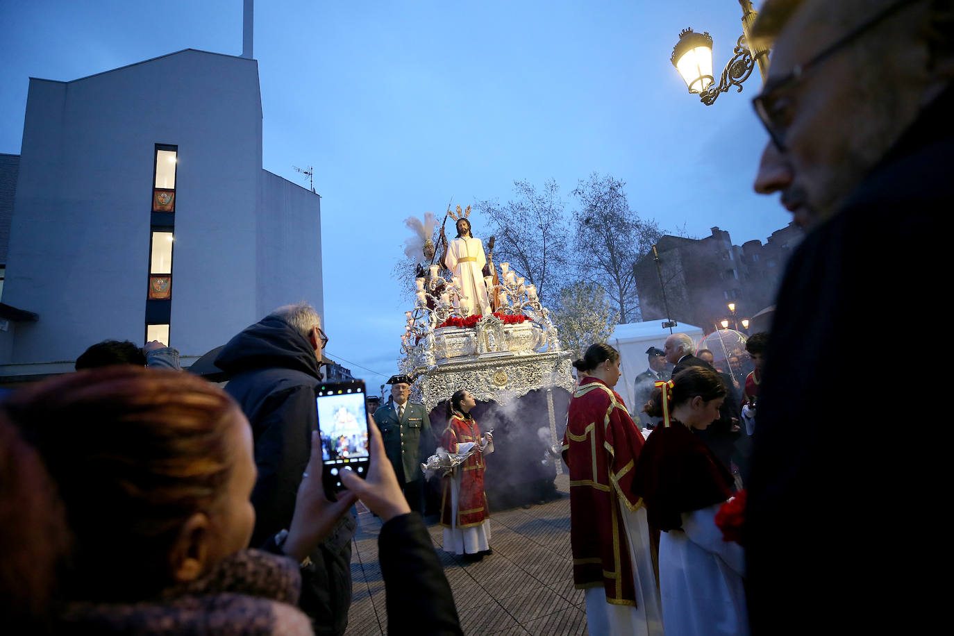La procesión del Prendimiento vence al mal tiempo