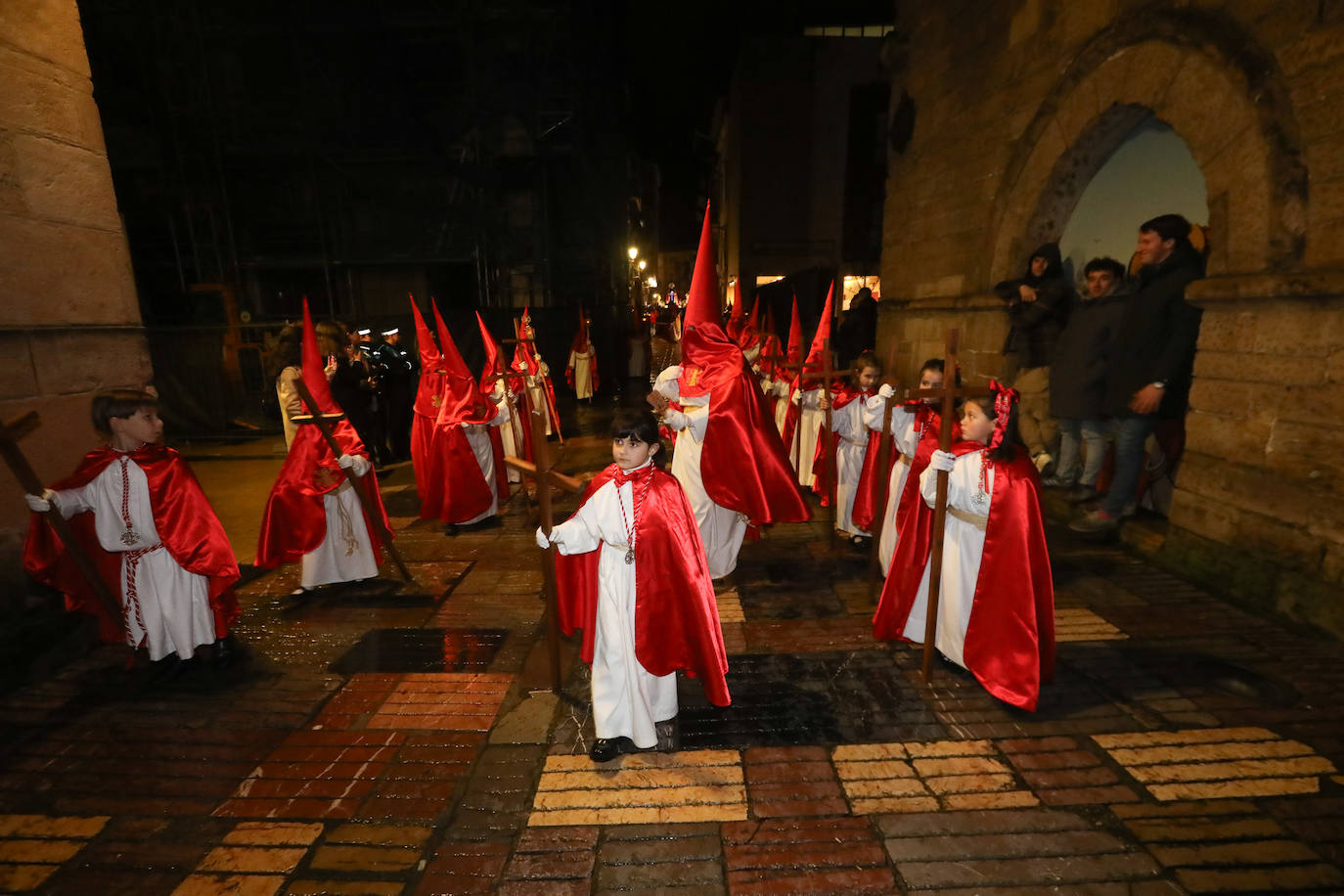 Procesión de San Pedro Apóstol y de Cristo Azotado en Avilés