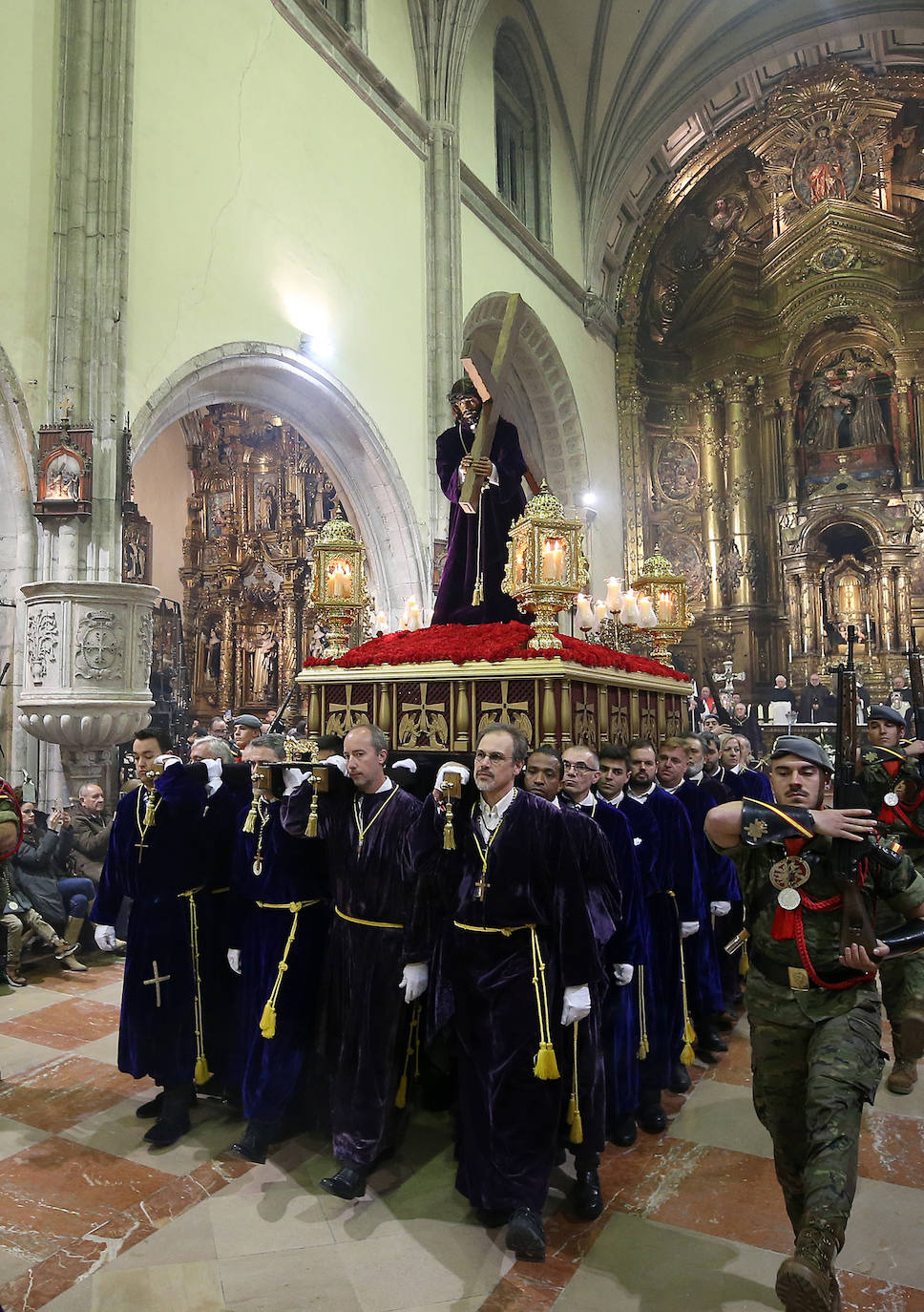 La procesión de El Nazareno de Oviedo no pudo salir por la lluvia