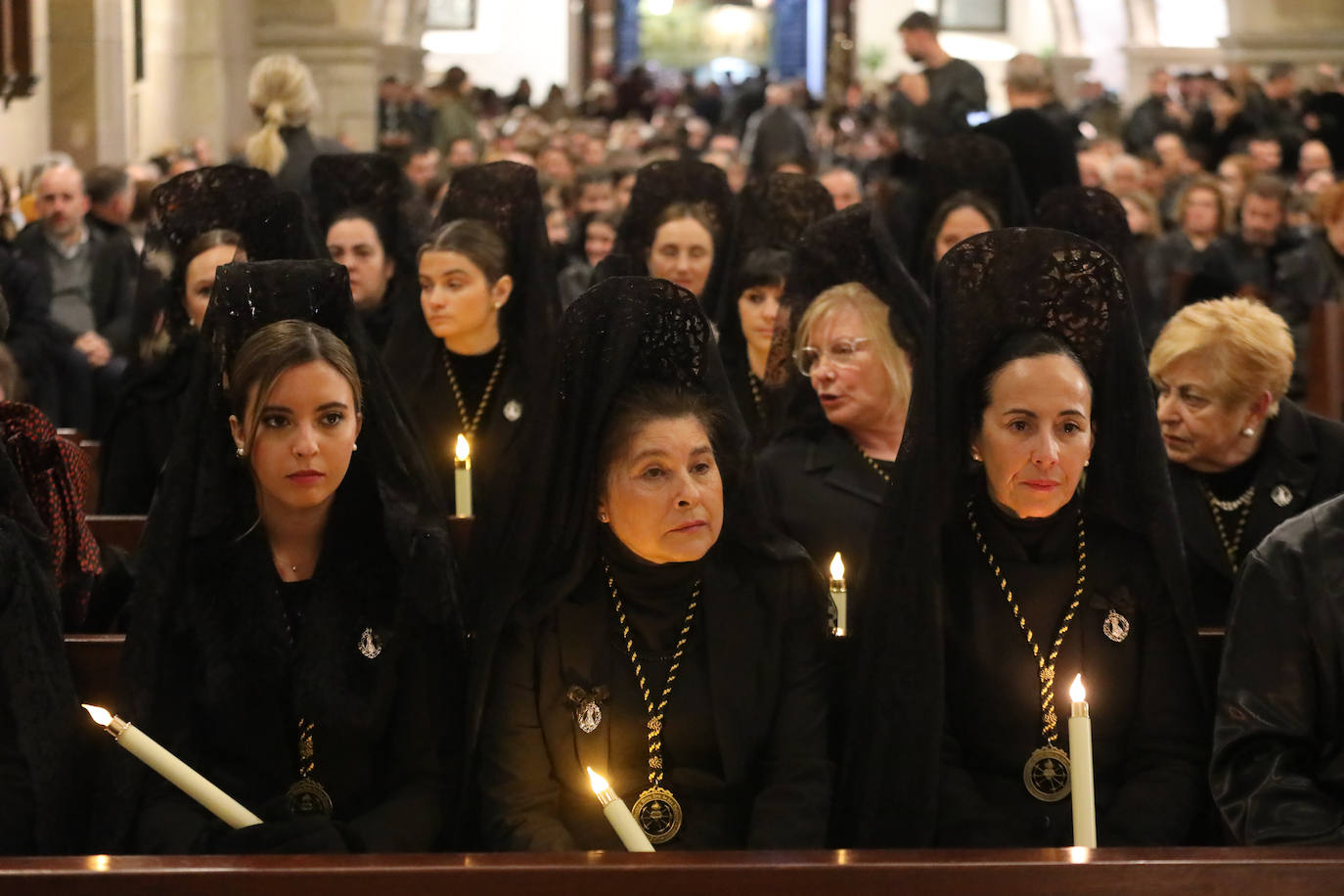 La lluvia impide salir a las cofradías del Santo Encuentro de Avilés