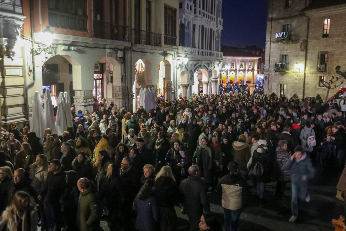 La lluvia impide salir a las cofradías del Santo Encuentro de Avilés