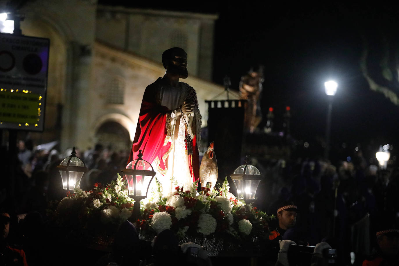 La procesión del Silencio de Gijón evita la lluvia