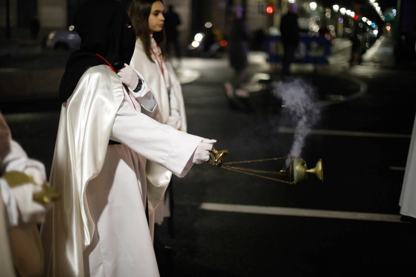 La procesión del Silencio de Gijón evita la lluvia