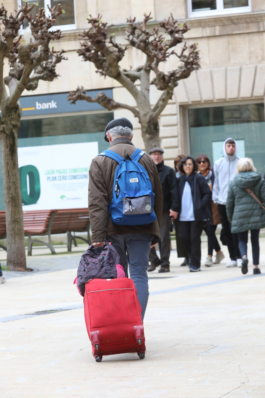 Asturias se echa a las calles pese al mal tiempo