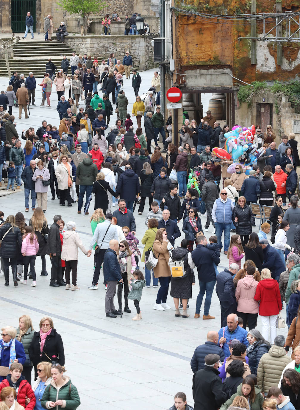 Asturias se echa a las calles pese al mal tiempo