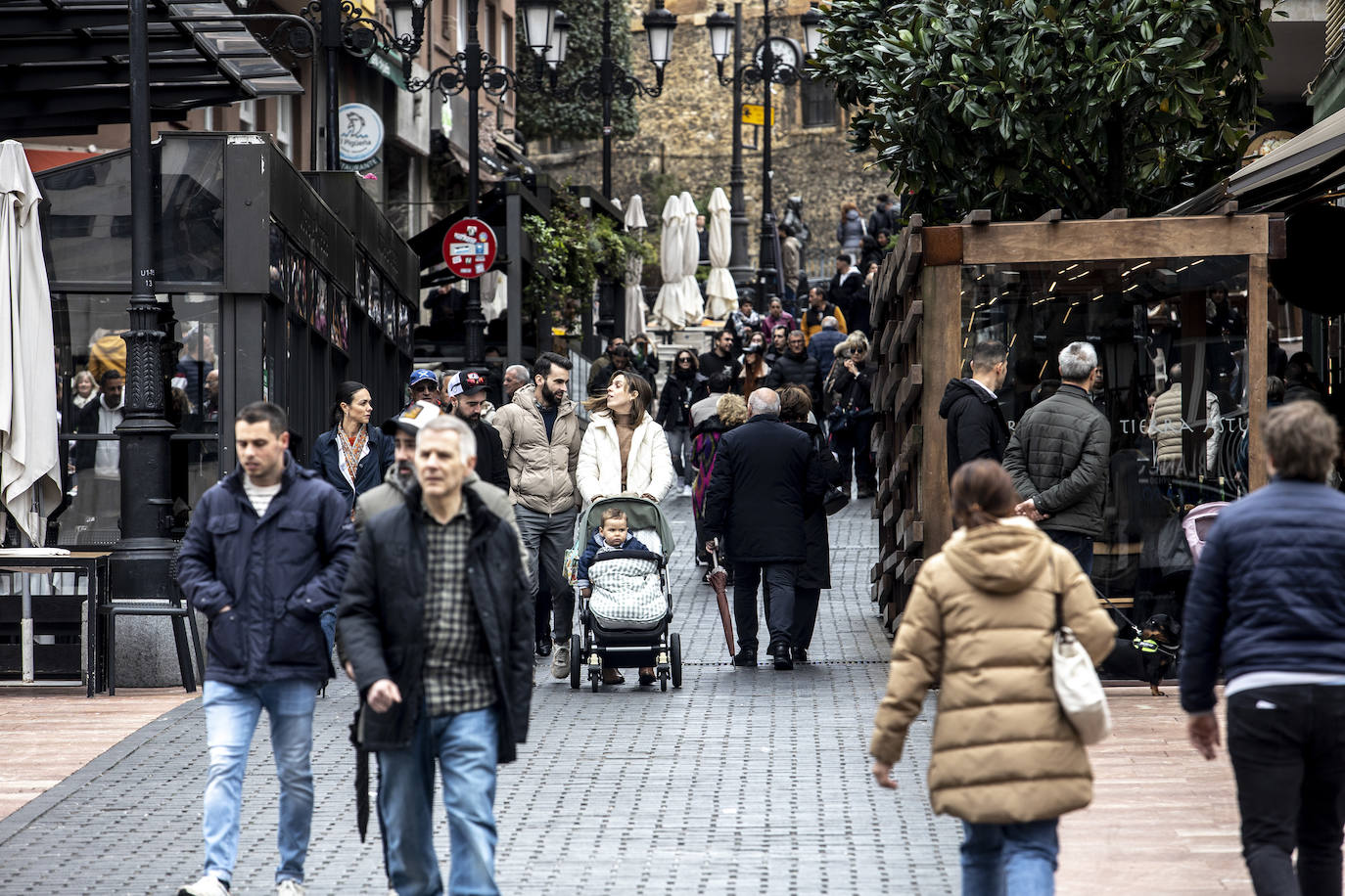 Asturias se echa a las calles pese al mal tiempo