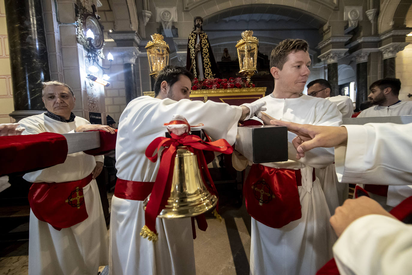 Jesús Cautivo procesiona dentro de la basílica de San Juan