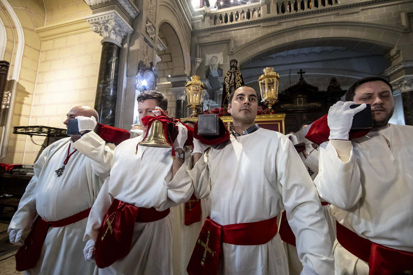 Jesús Cautivo procesiona dentro de la basílica de San Juan