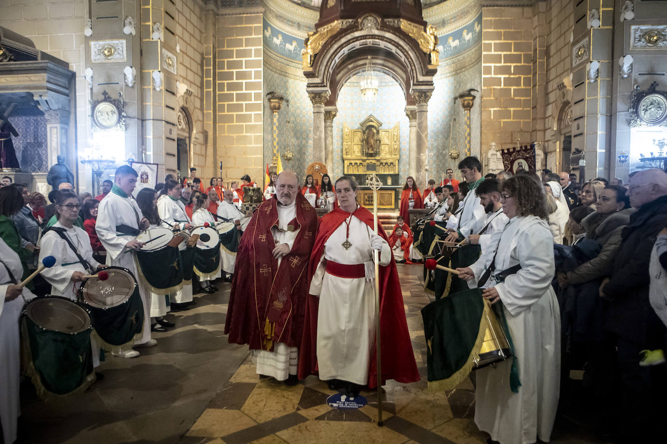 Jesús Cautivo procesiona dentro de la basílica de San Juan