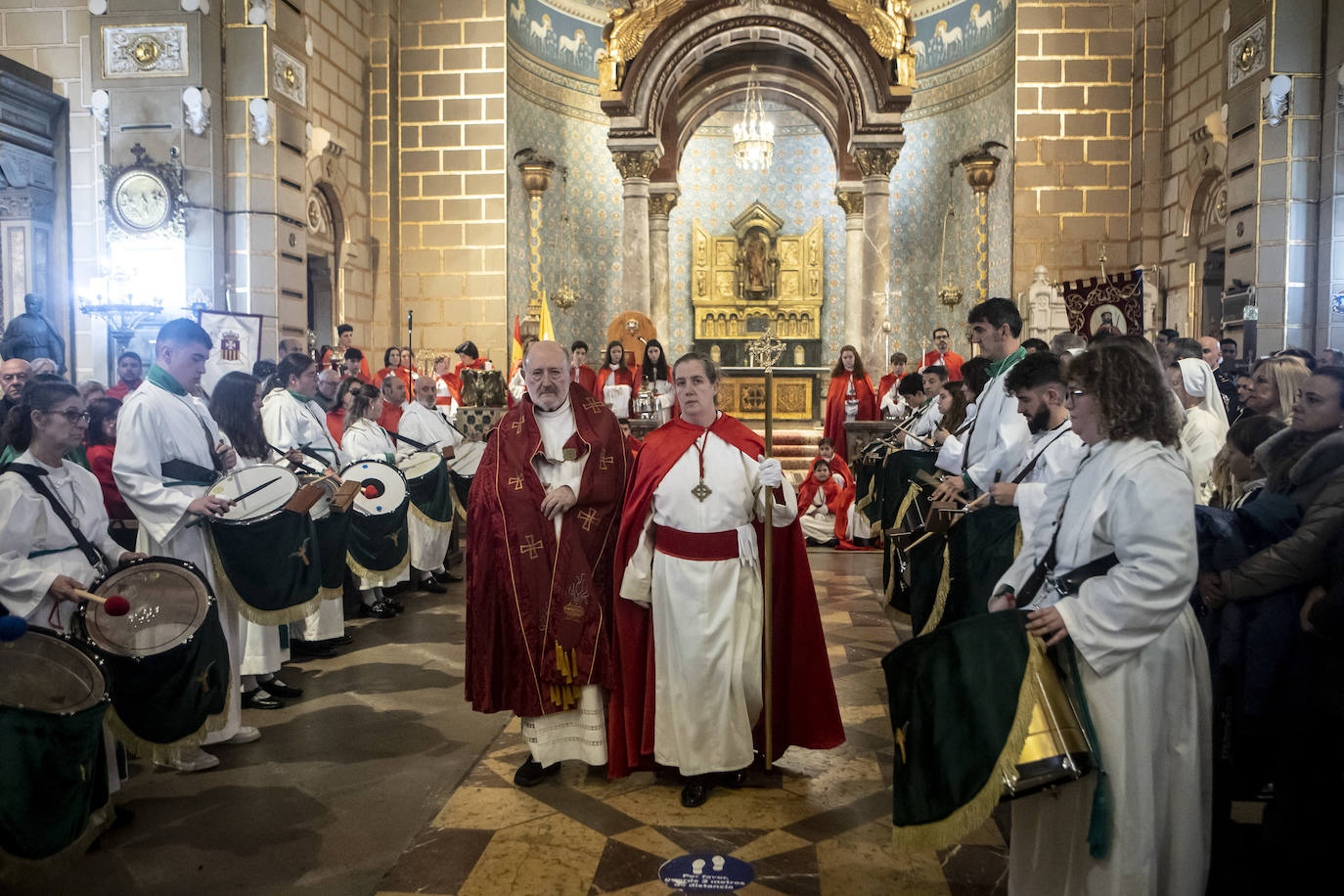 Jesús Cautivo procesiona dentro de la basílica de San Juan
