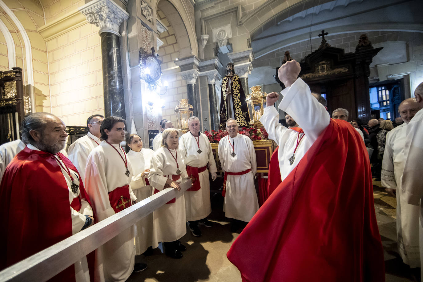Jesús Cautivo procesiona dentro de la basílica de San Juan