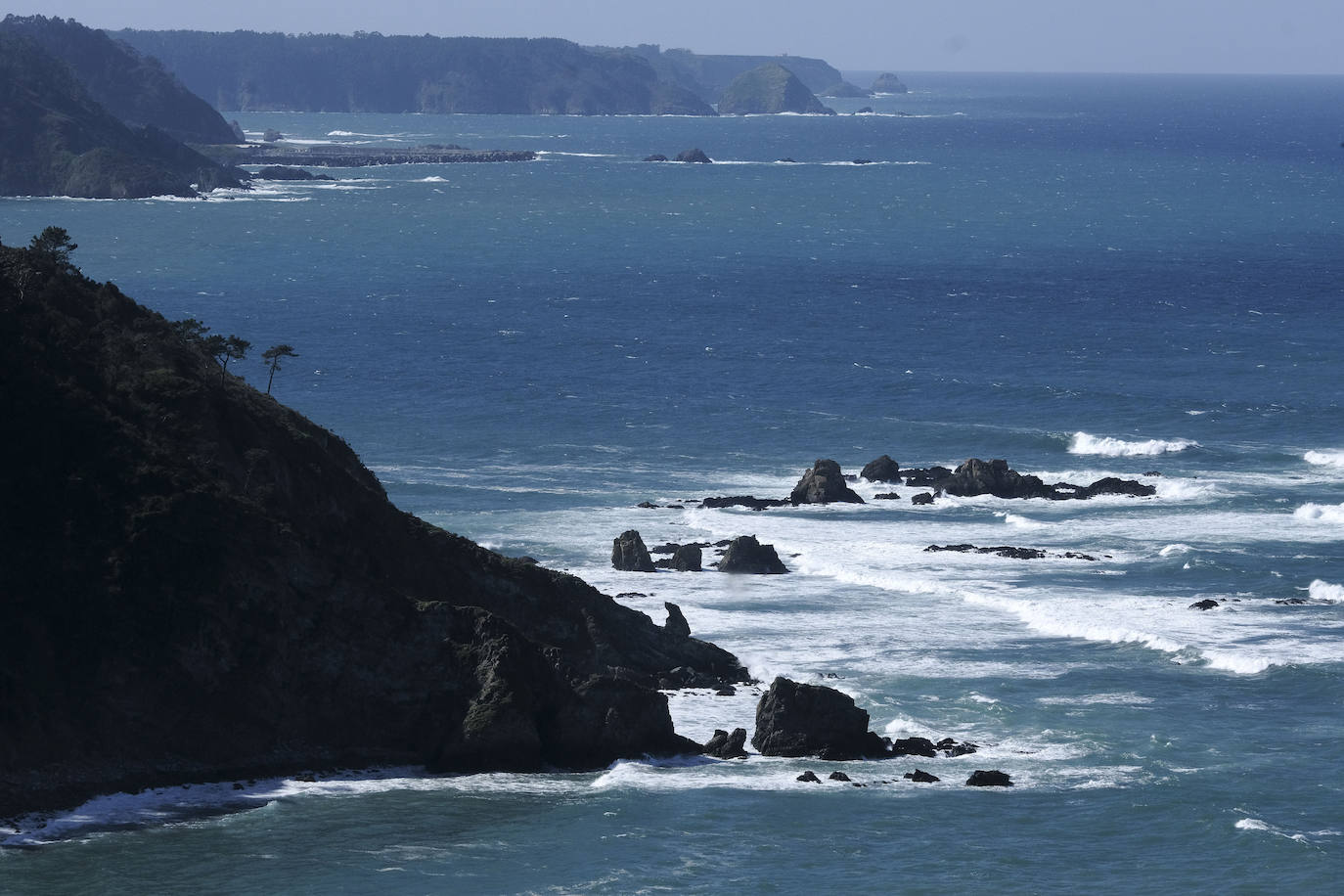 El fuerte oleaje en Asturias acaba con la vida de dos personas