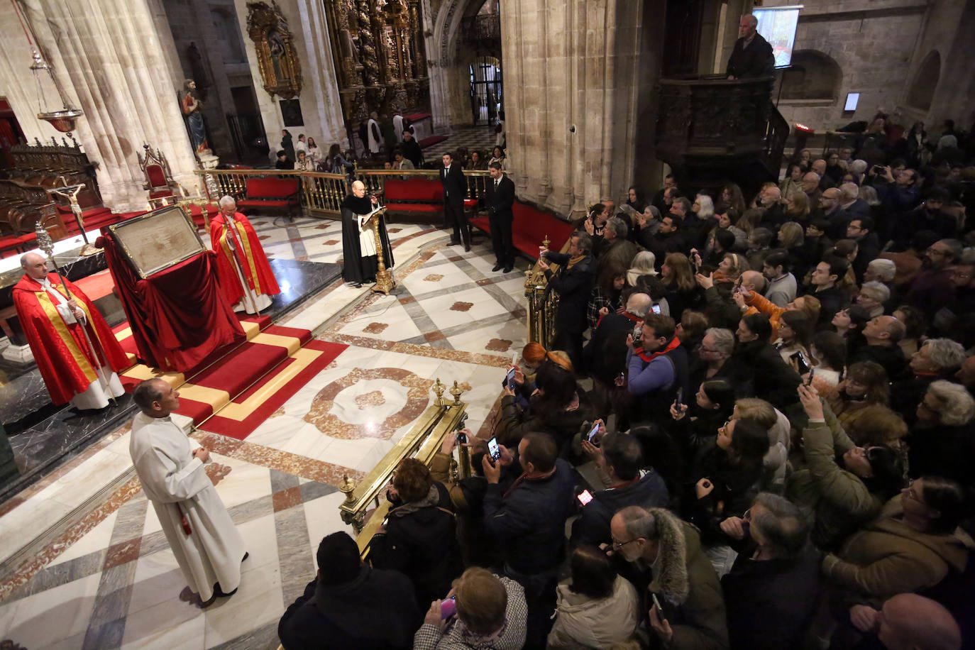 El Santo Sudario se exhibe en la Catedral