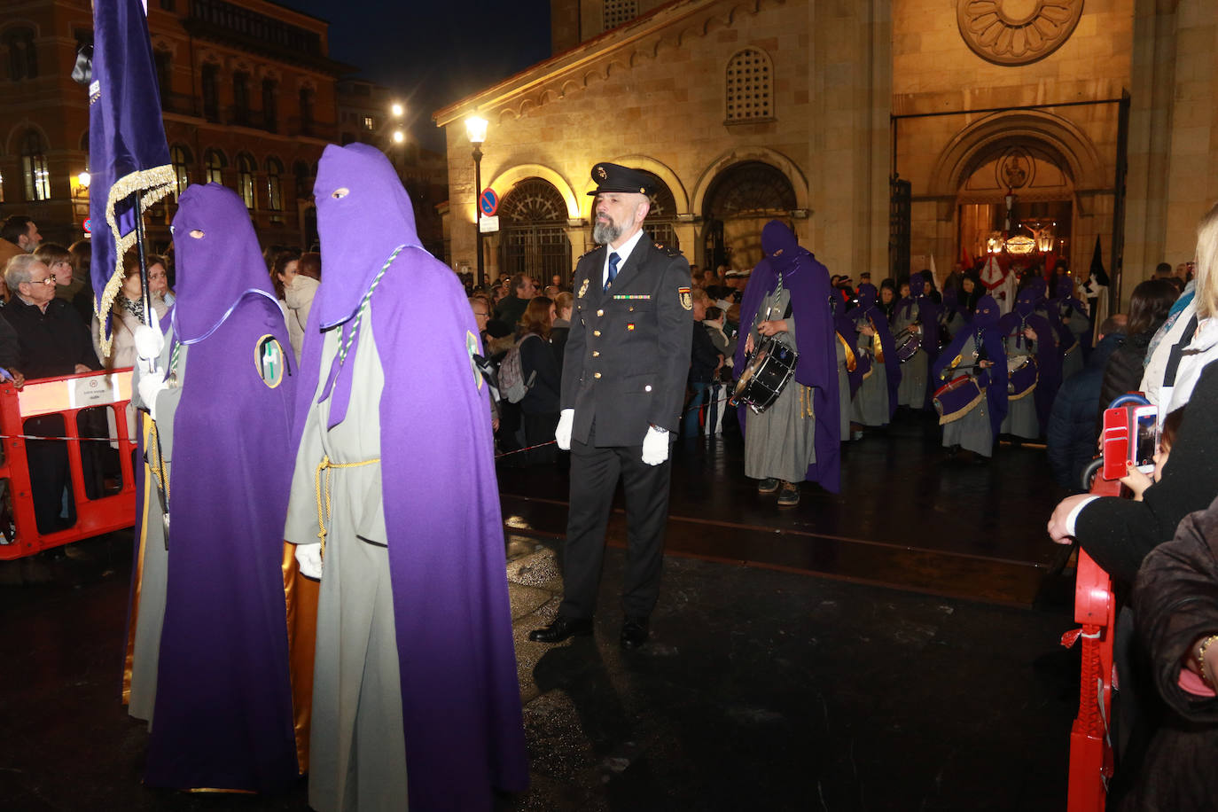 El Santo Entierro recorre las calles de Gijón