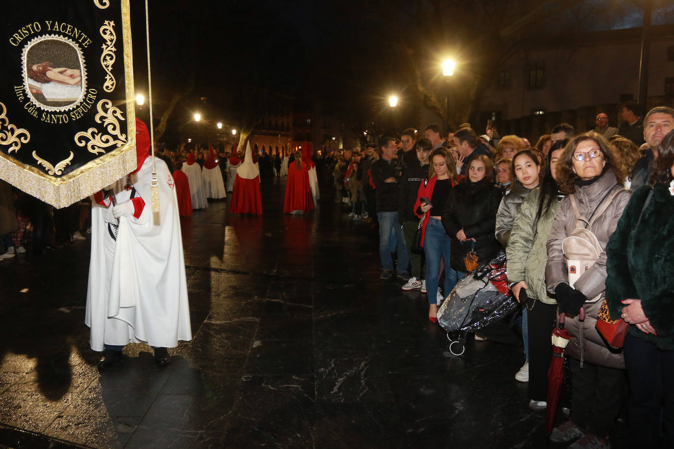 El Santo Entierro recorre las calles de Gijón