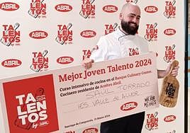 El mierense Saúl Torrado, ganador del concurso Mejor Joven Talento by Abril 2024.