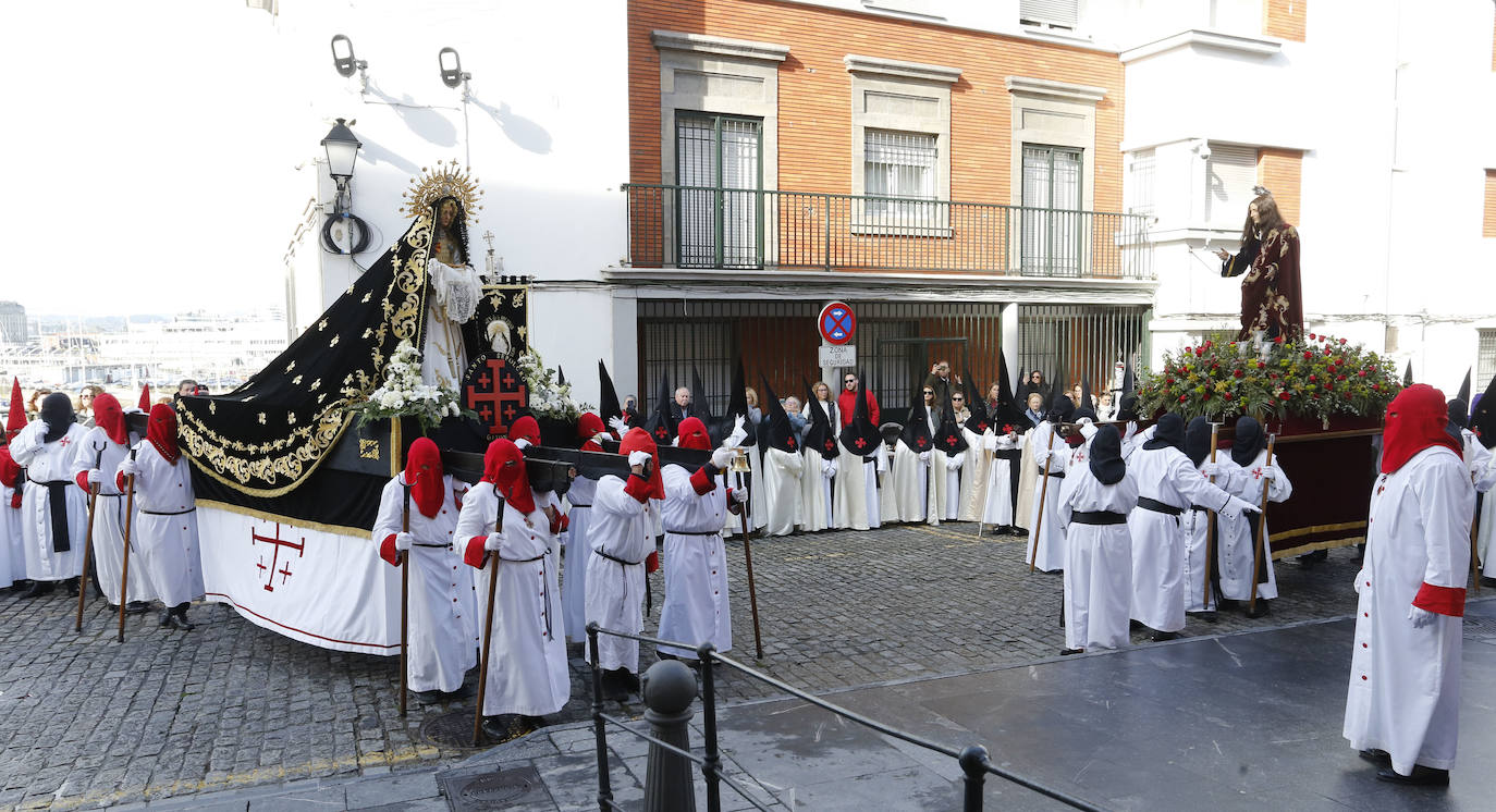 Cimavilla llena sus calles para acompañar a la Soledad