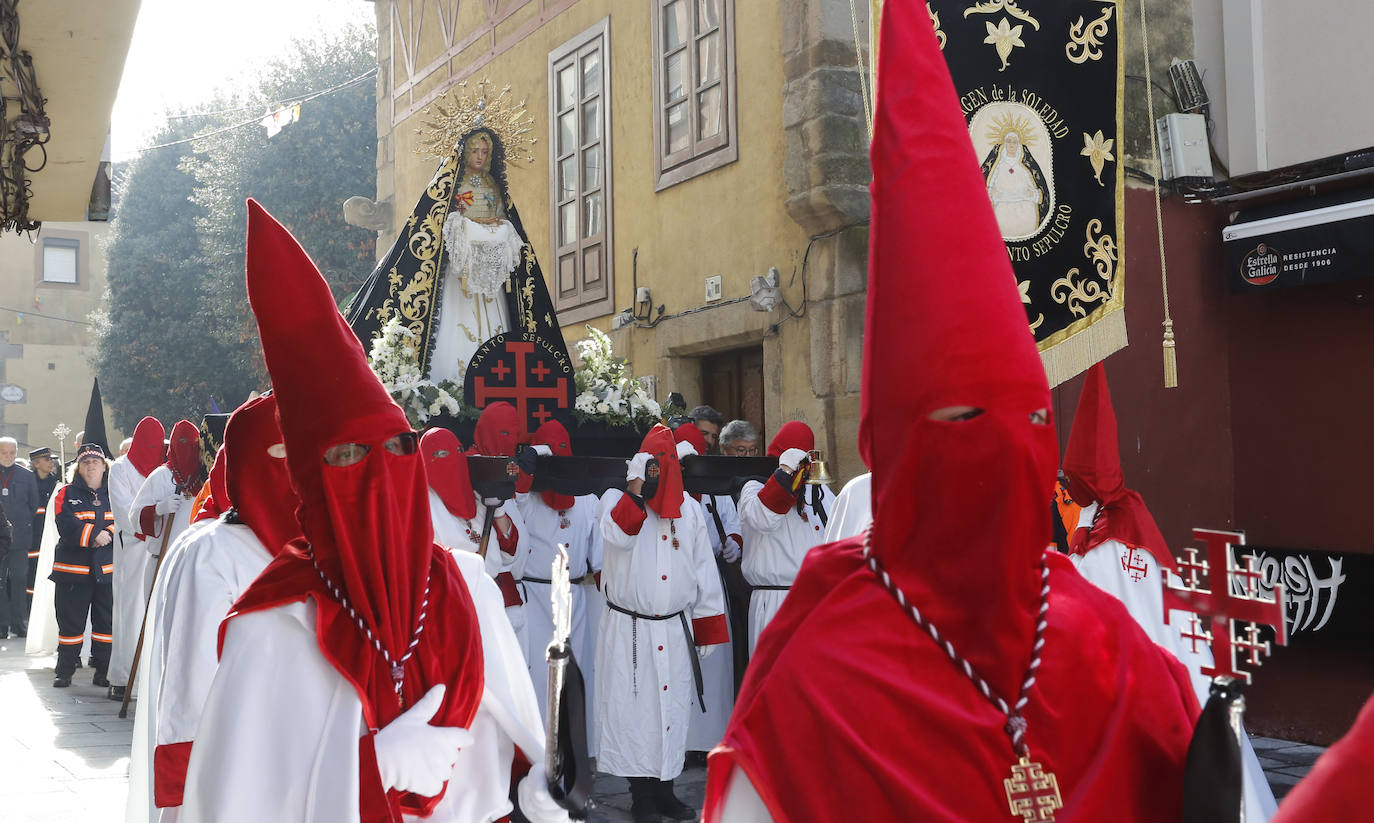 Cimavilla llena sus calles para acompañar a la Soledad