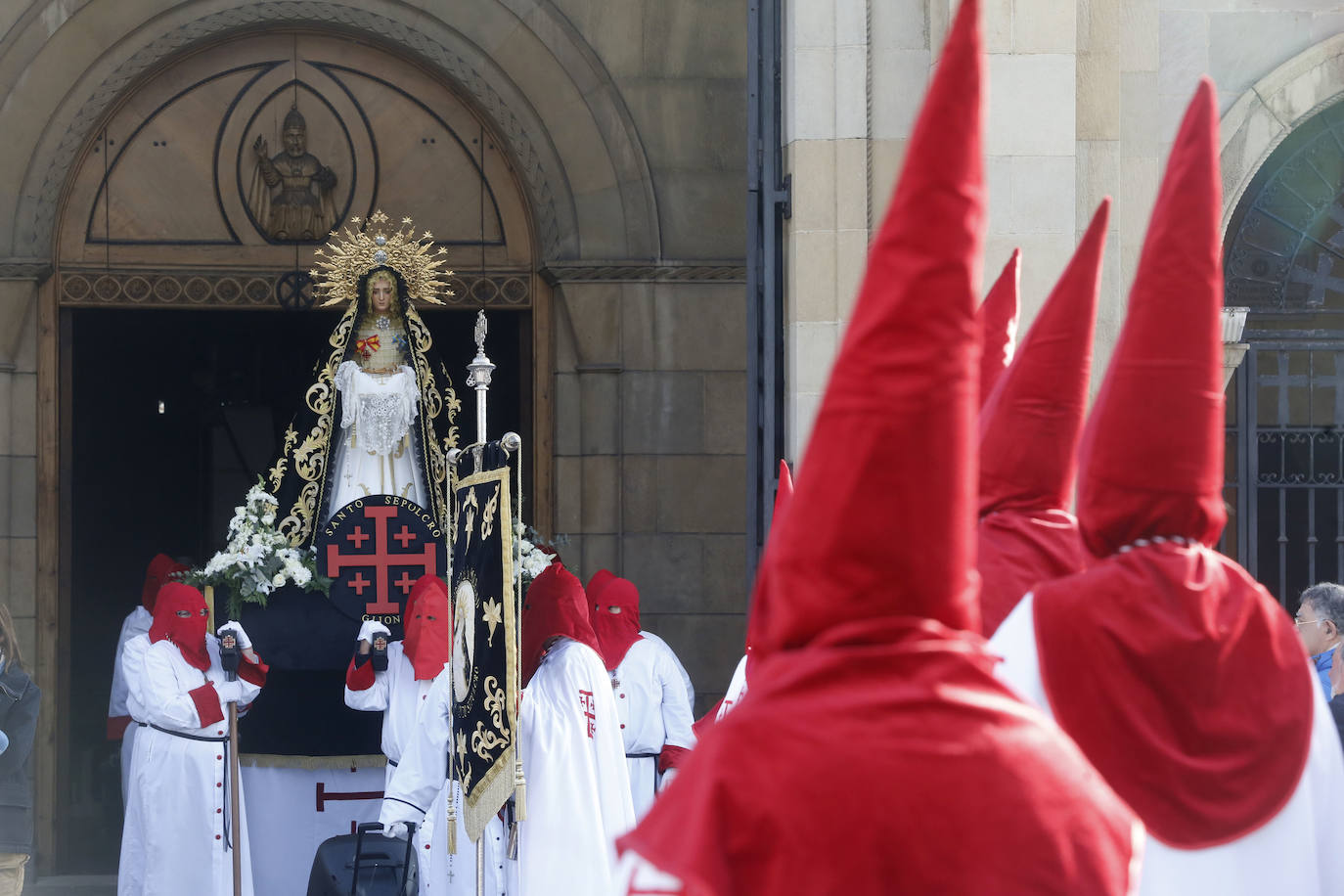 Cimavilla llena sus calles para acompañar a la Soledad