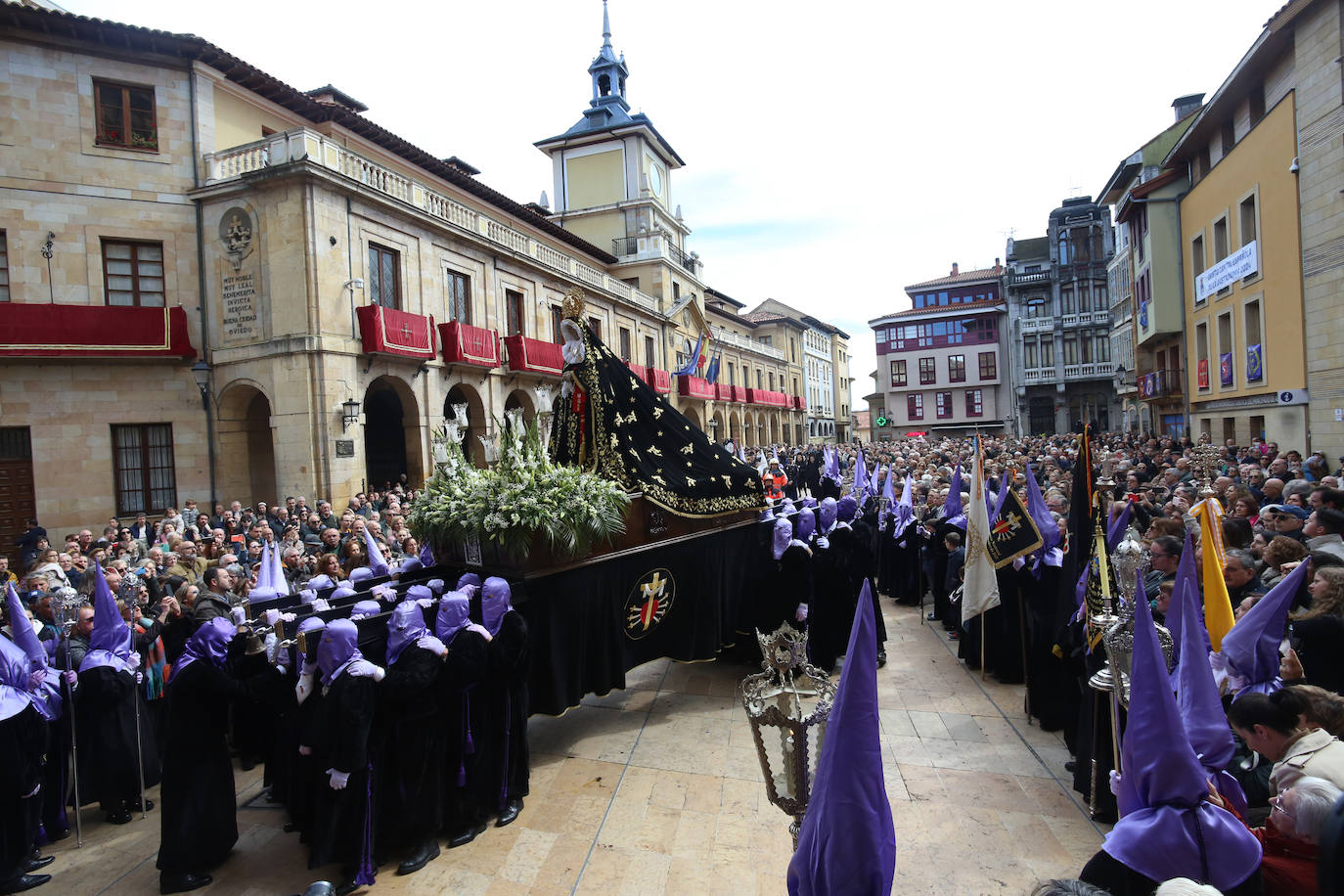 La Soledad procesiona por Oviedo