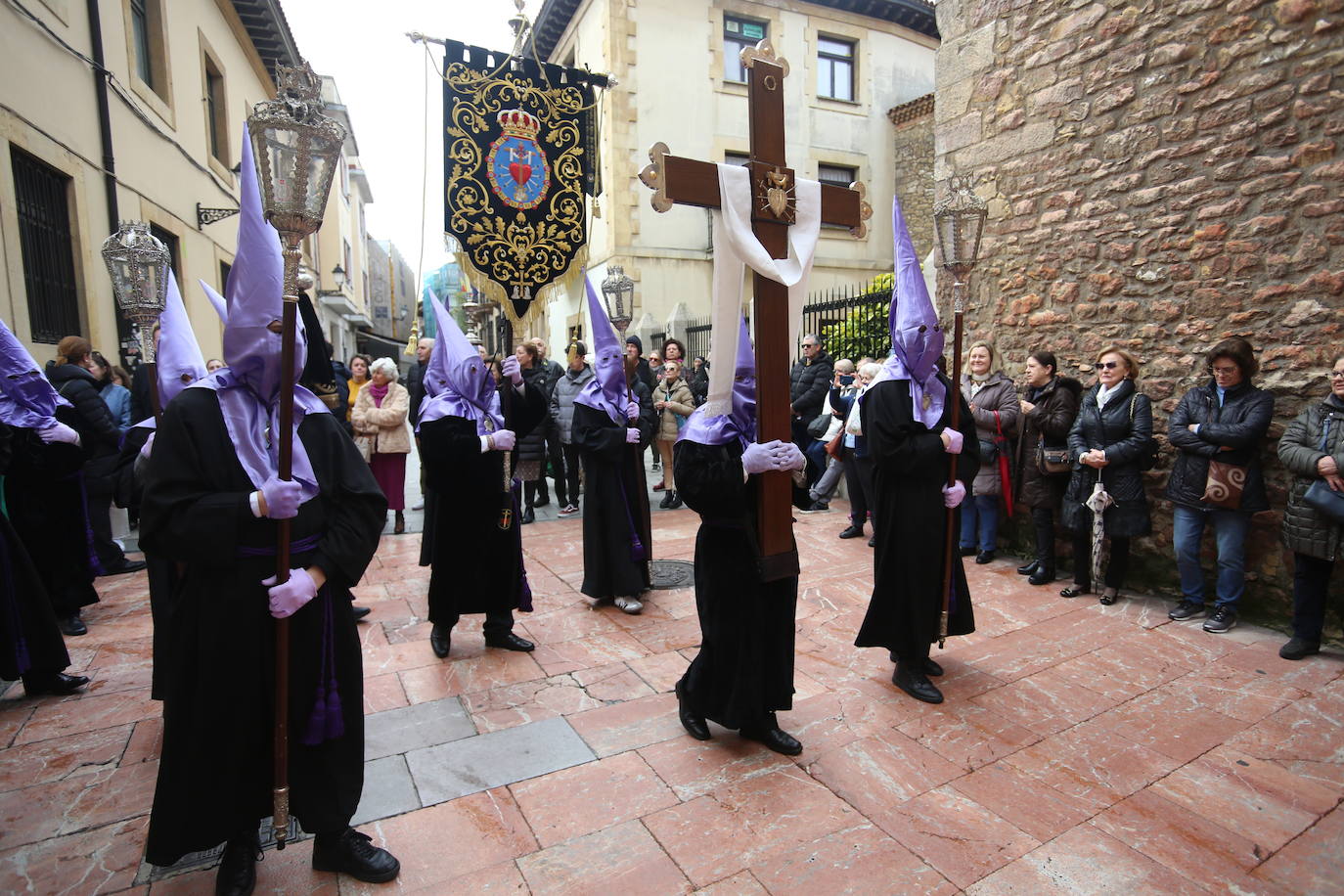 La Soledad procesiona por Oviedo