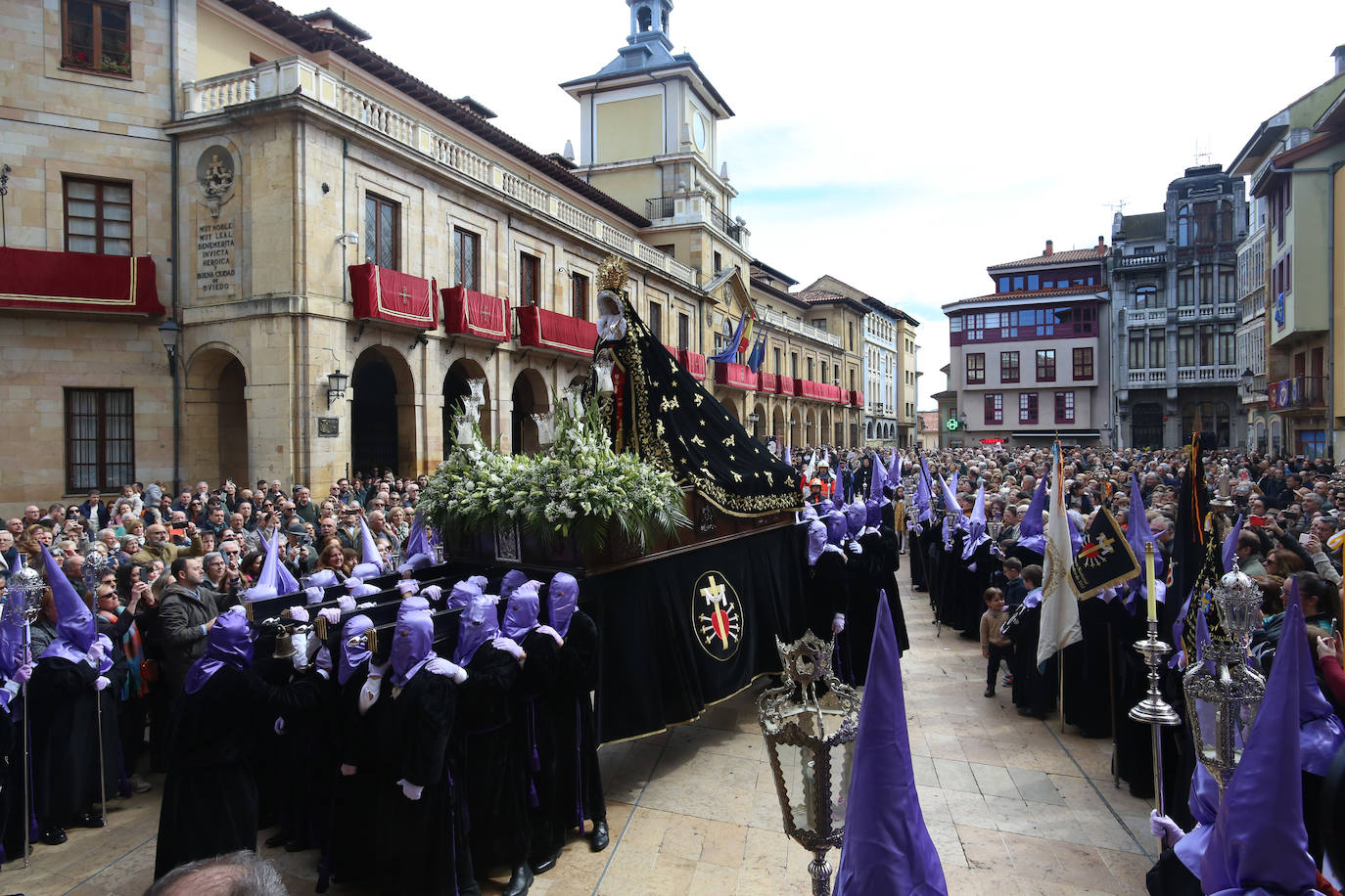 La Soledad procesiona por Oviedo