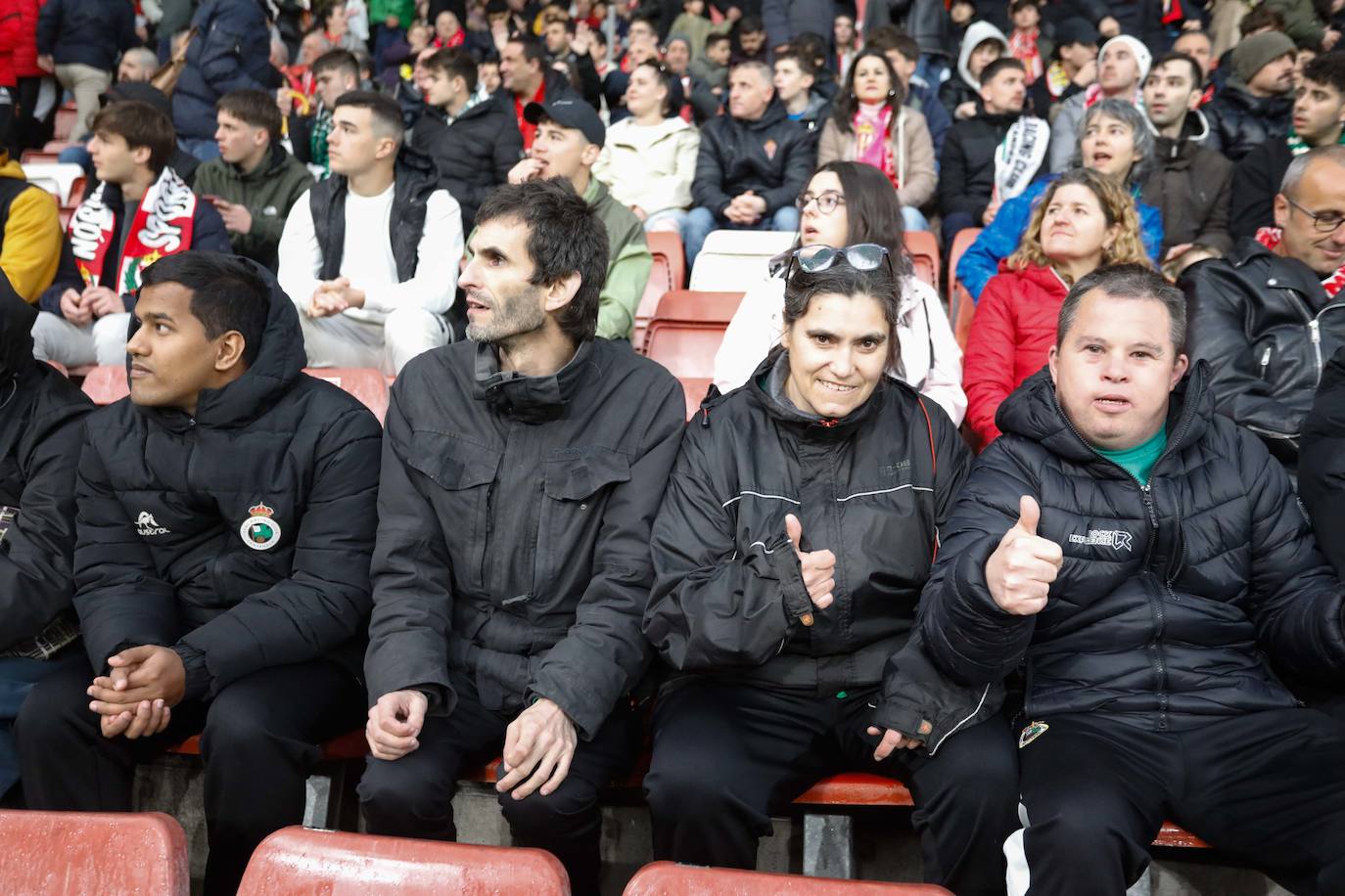 ¿Estuviste en el Sporting - Racing? ¡Búscate en las fotos!