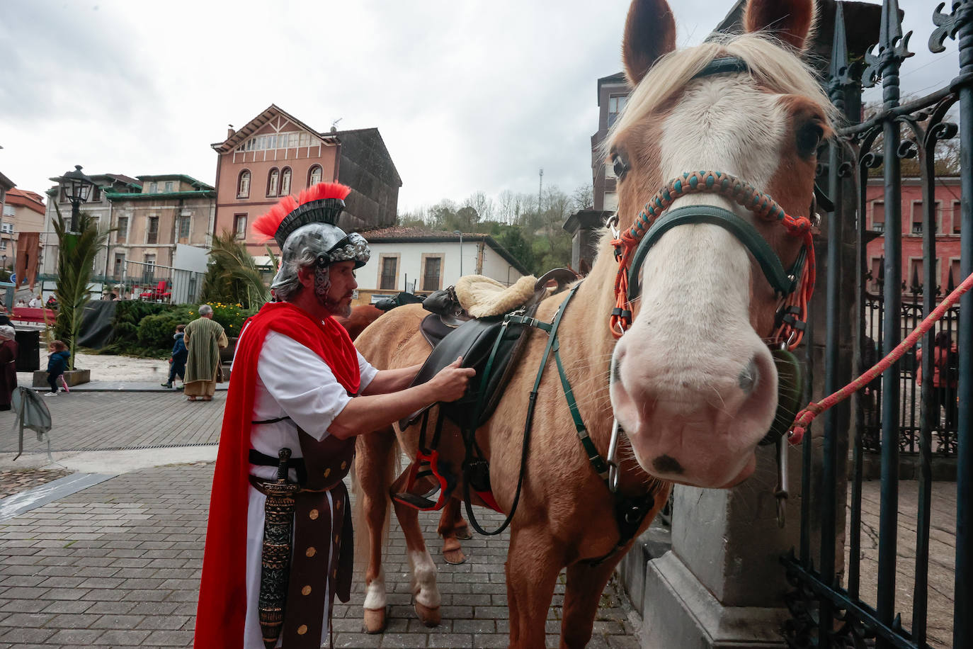 Emotivo Vía Crucis en Infiesto