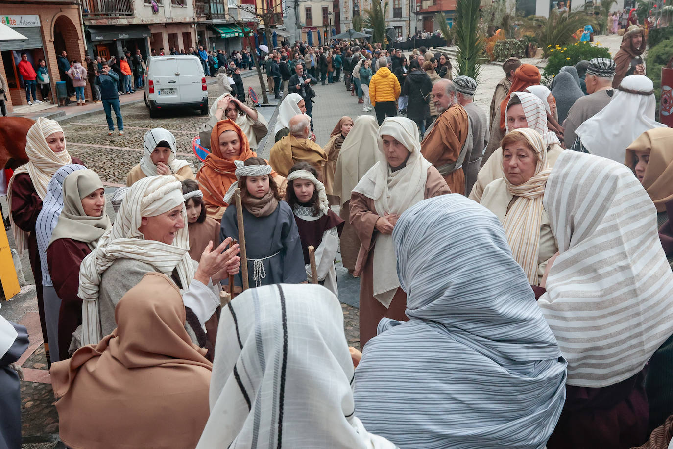 Emotivo Vía Crucis en Infiesto