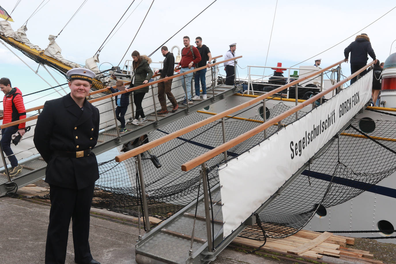 El &#039;Gorch Fock&#039; recibe a los visitantes