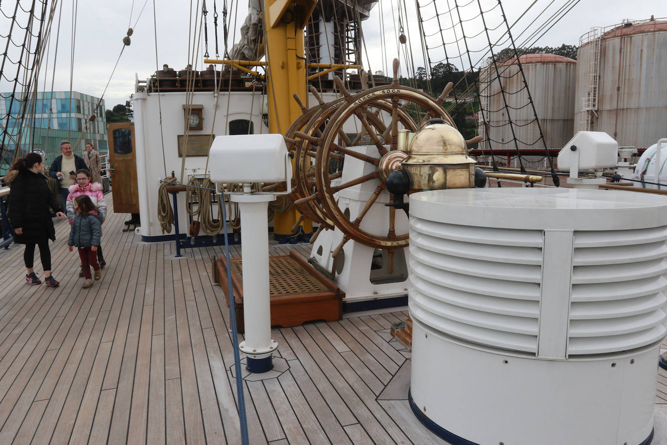 El &#039;Gorch Fock&#039; recibe a los visitantes