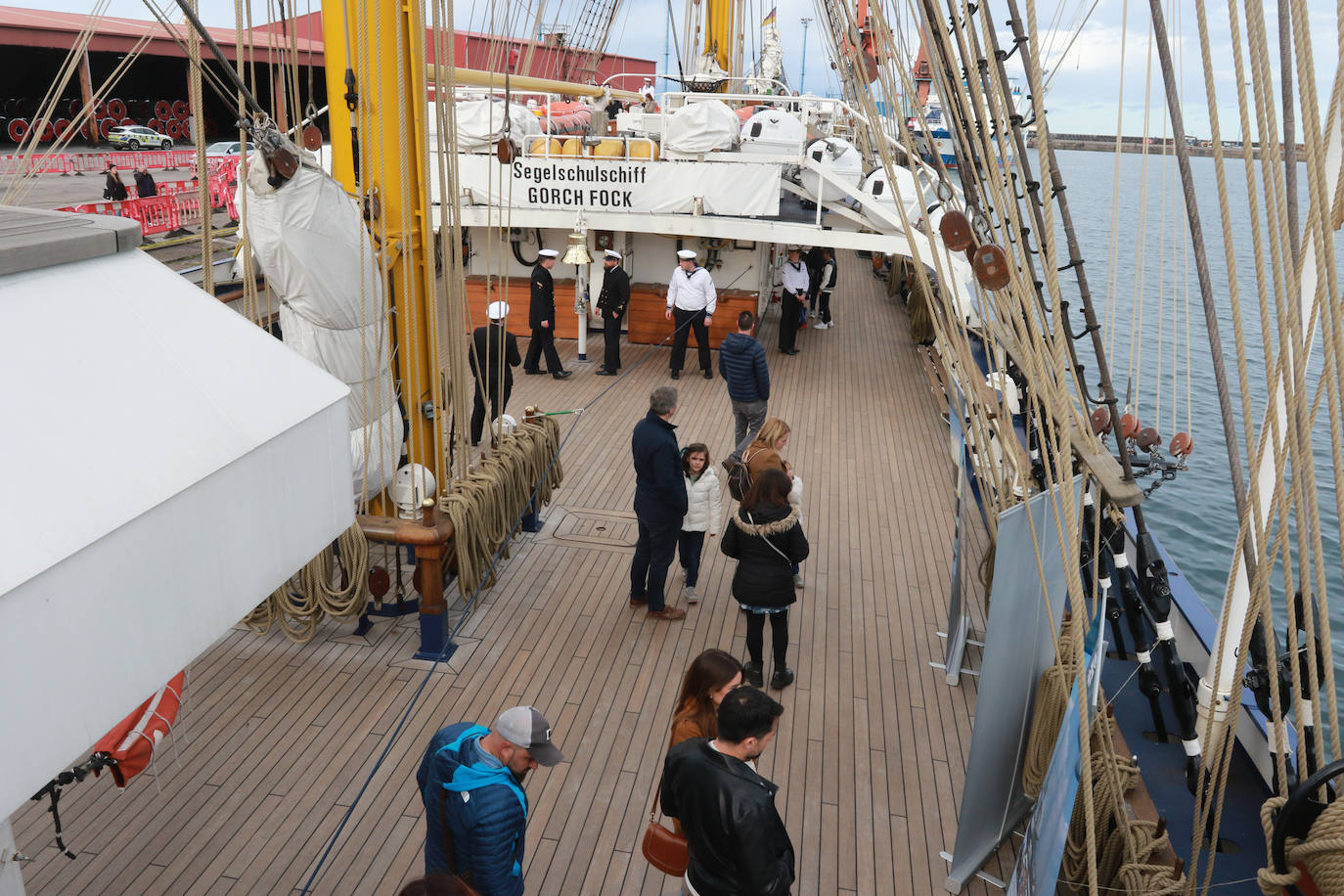 El &#039;Gorch Fock&#039; recibe a los visitantes