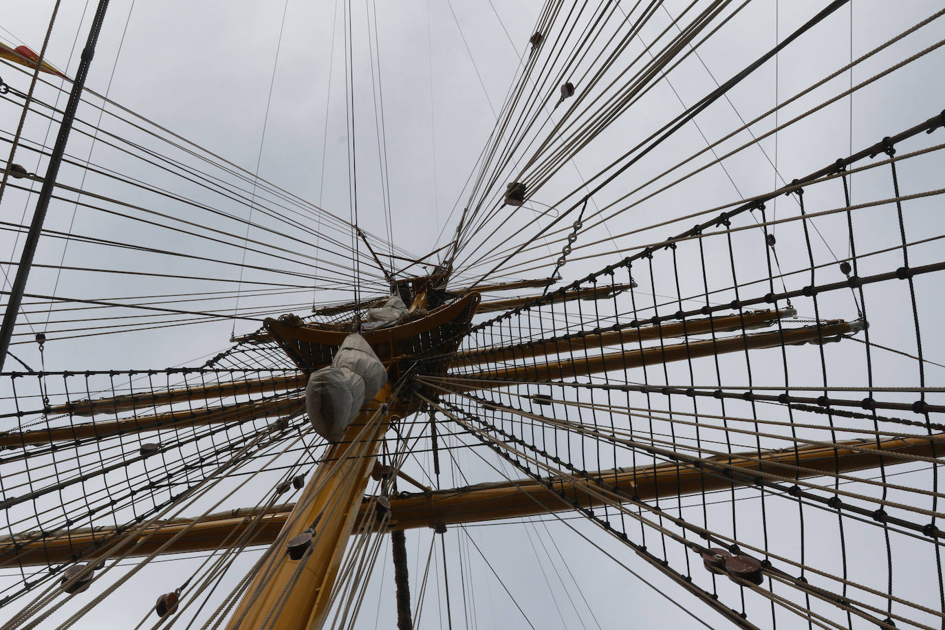 El &#039;Gorch Fock&#039; recibe a los visitantes