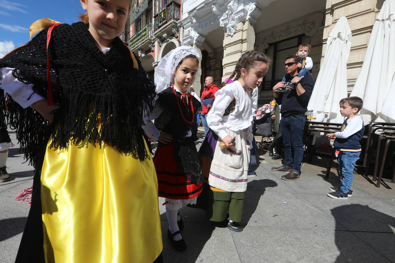 Todas las fotos del desfile de carrozas de las fiestas de El Bollo de Avilés