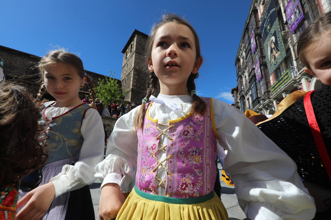 Todas las fotos del desfile de carrozas de las fiestas de El Bollo de Avilés