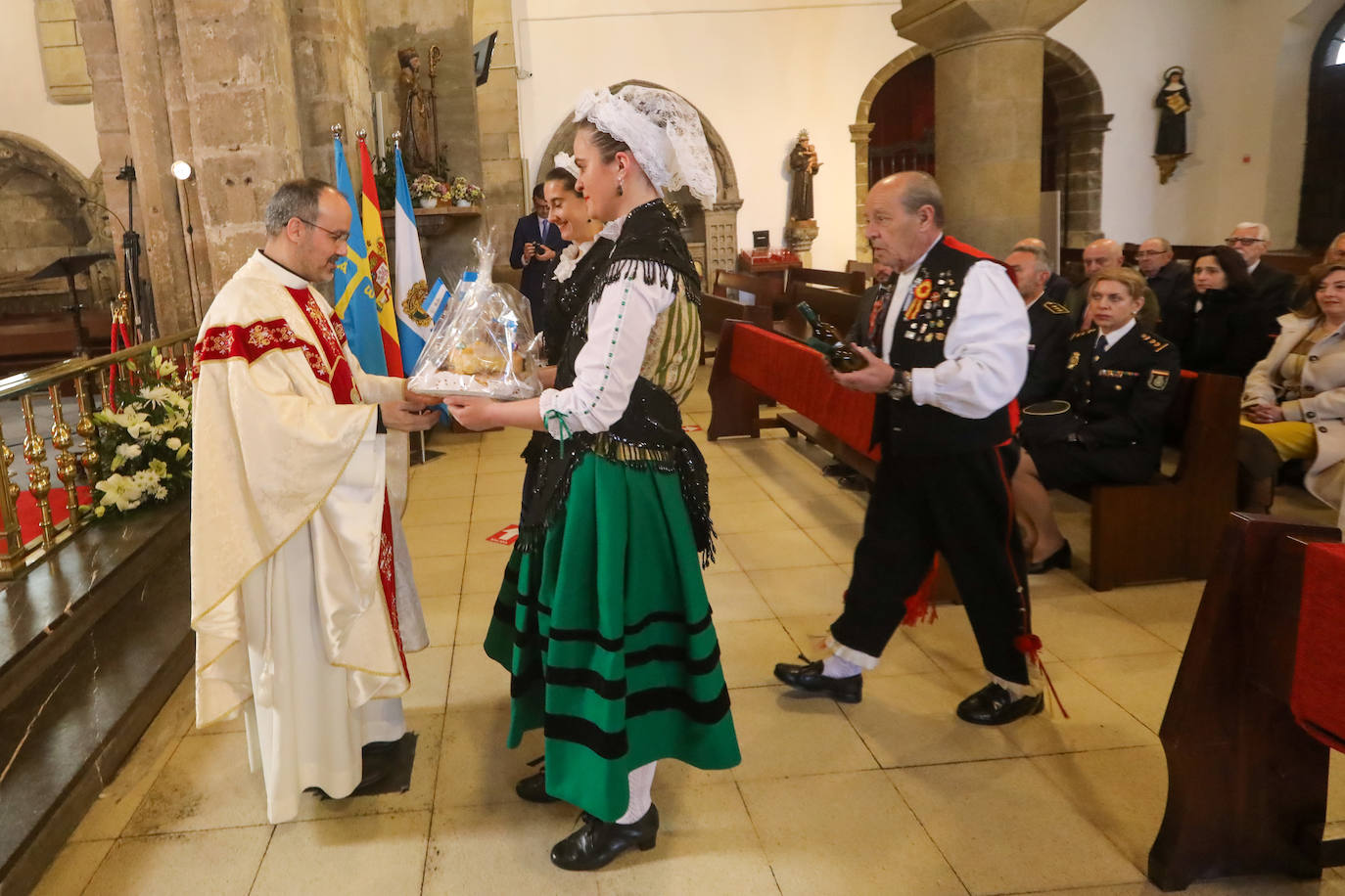 Todas las fotos del desfile de carrozas de las fiestas de El Bollo de Avilés