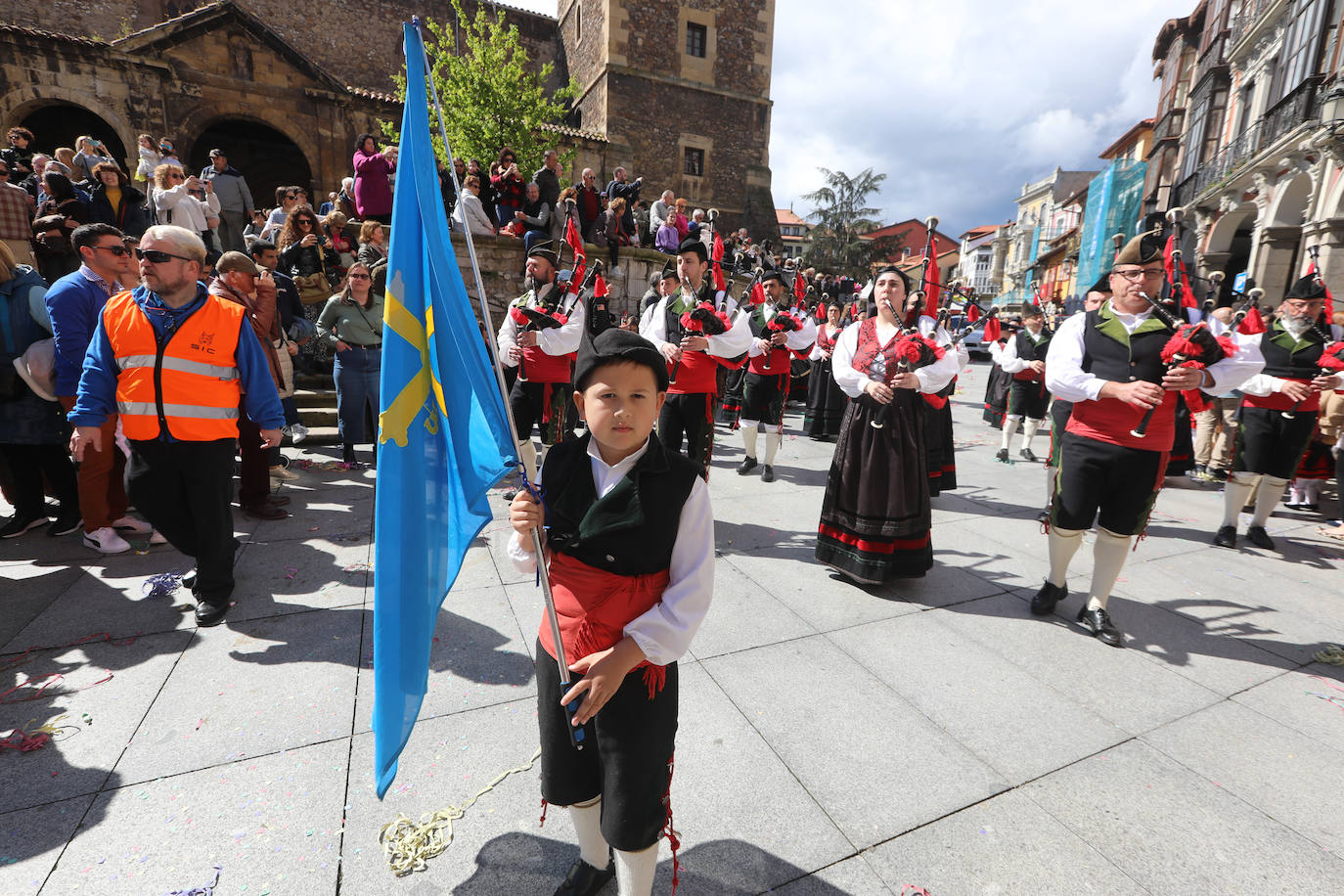 Todas las fotos del desfile de carrozas de las fiestas de El Bollo de Avilés