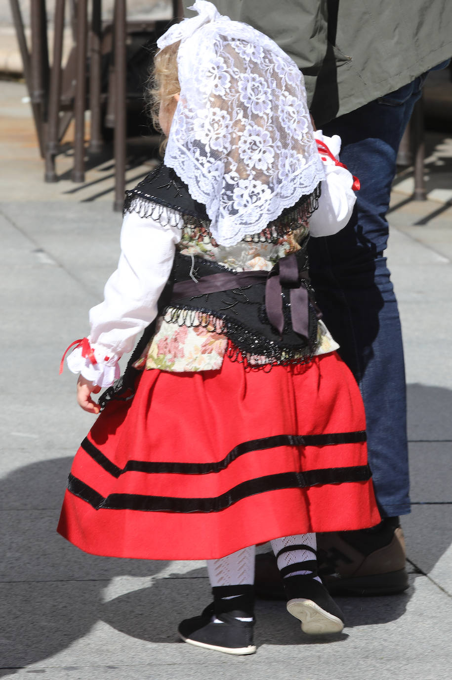 Todas las fotos del desfile de carrozas de las fiestas de El Bollo de Avilés