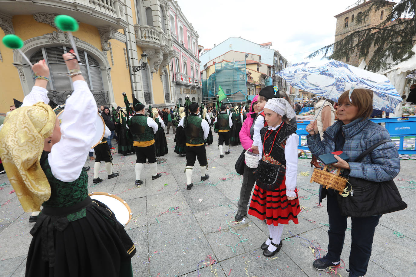 Todas las fotos del desfile de carrozas de las fiestas de El Bollo de Avilés